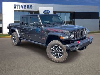 Used 2025 Jeep Gladiator Rubicon w/ Convenience Group AWD/4WD video 1