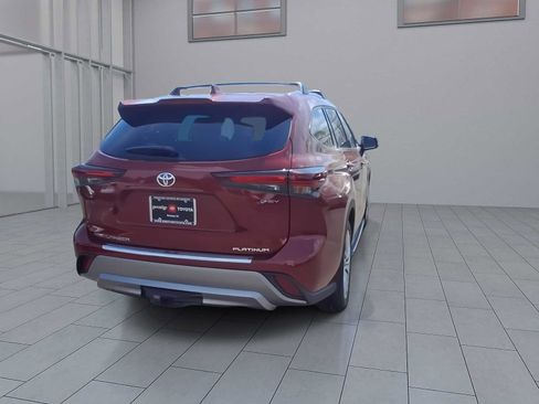 New 2026 Toyota Highlander Platinum AWD/4WD image 8