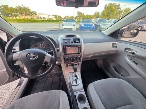 Used 2013 Toyota Corolla LE FWD image 10