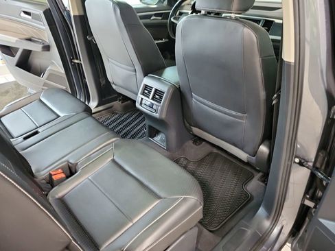 Used 2021 Volkswagen Atlas SE image 22
