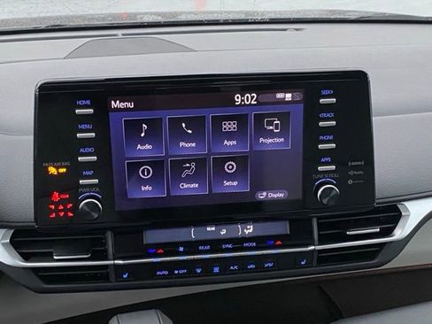 Used 2023 Toyota Sienna XLE image 13