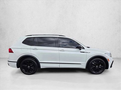 Certified 2022 Volkswagen Tiguan SE R-Line FWD image 5