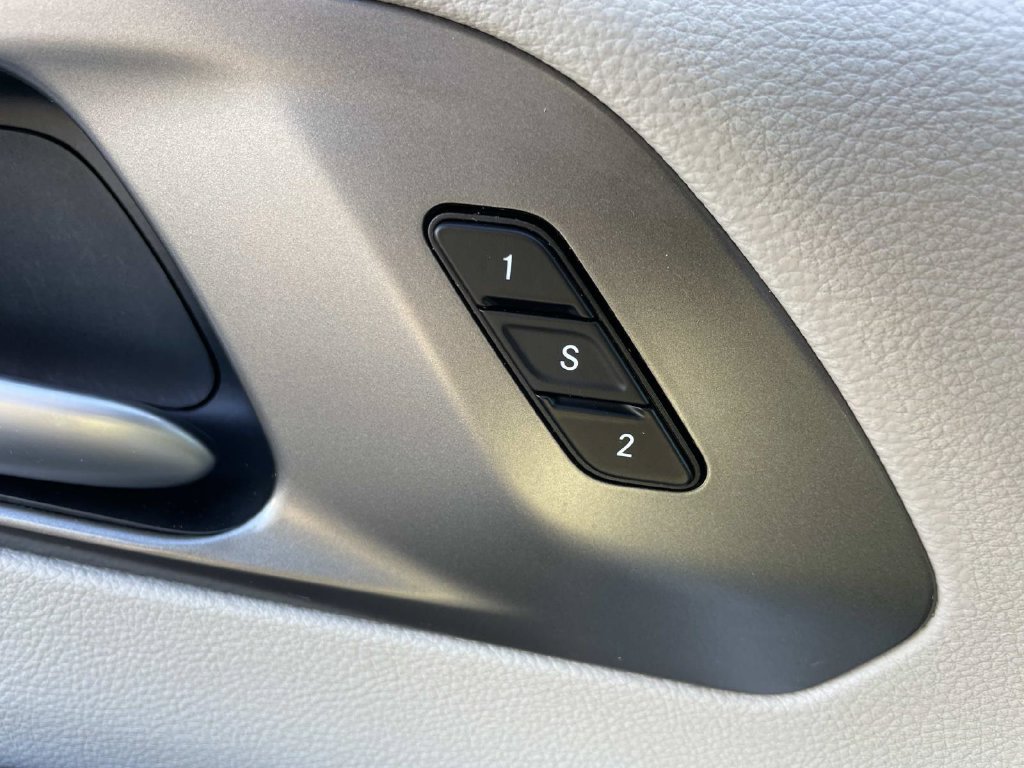 Used 2024 Chrysler Pacifica Touring-L FWD image 34