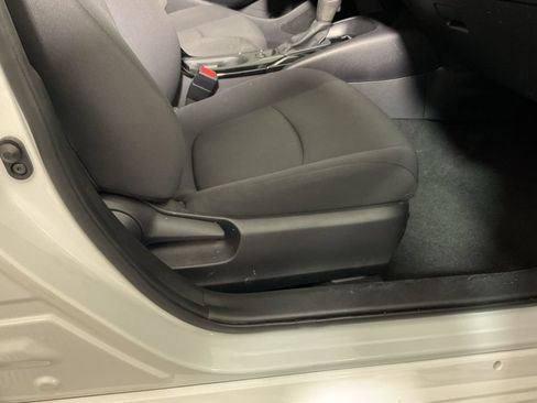 Used 2022 Toyota Corolla LE FWD image 37