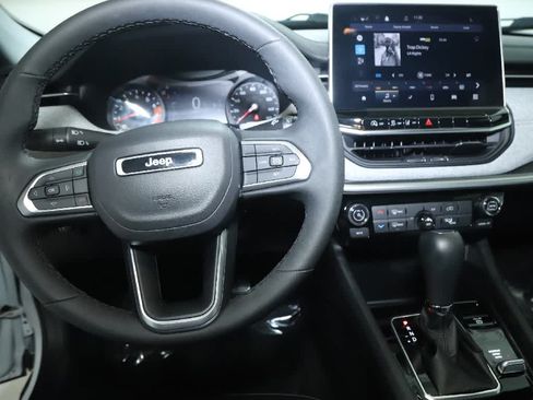 Used 2024 Jeep Compass Latitude AWD/4WD image 22