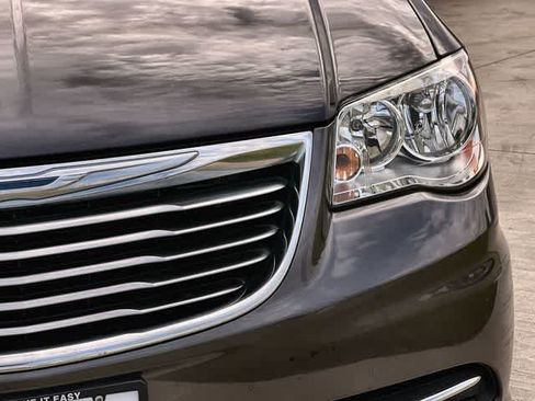 Used 2015 Chrysler Town & Country LX FWD image 24