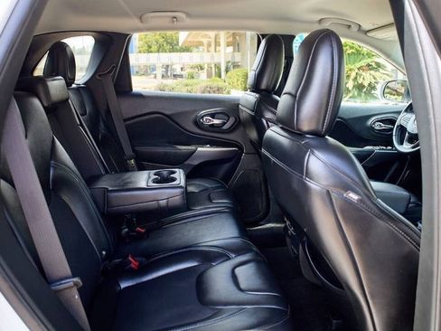 Used 2019 Jeep Cherokee Latitude Plus image 15