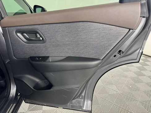 Used 2023 Nissan Rogue S FWD image 32