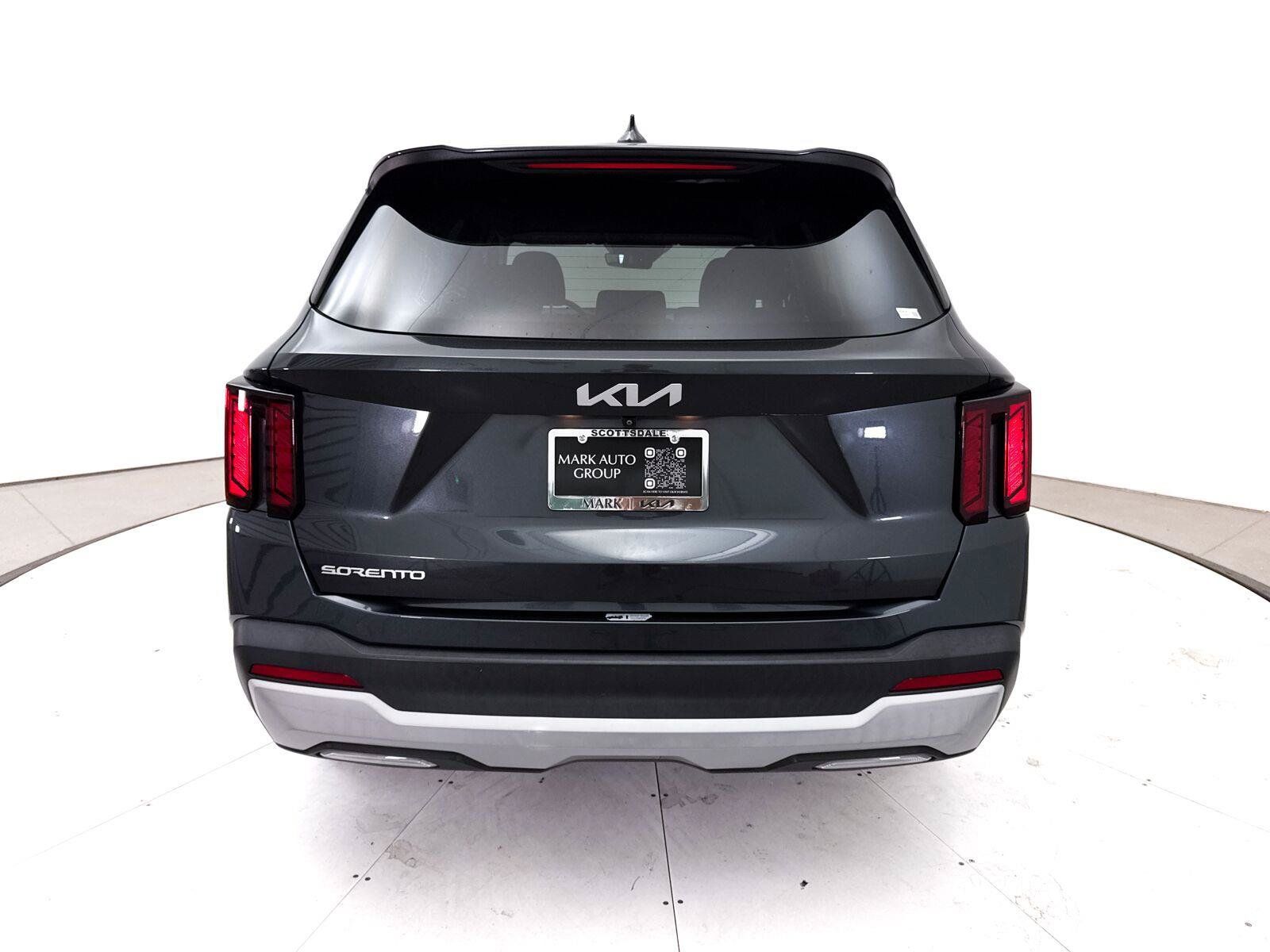 Used 2024 Kia Sorento LX FWD image 17