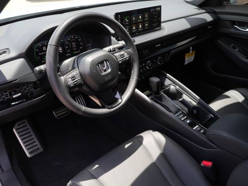 Used 2025 Honda Accord Sport image 15