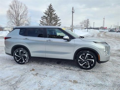 Used 2022 Mitsubishi Outlander SE image 5