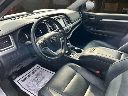Used 2014 Toyota Highlander XLE AWD/4WD image 12