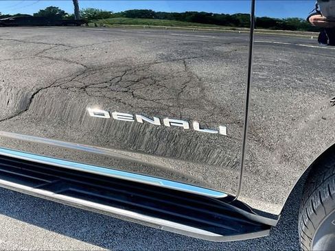 Used 2025 GMC Yukon XL Denali AWD/4WD image 24