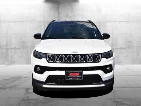 Used 2025 Jeep Compass Limited AWD/4WD image 4