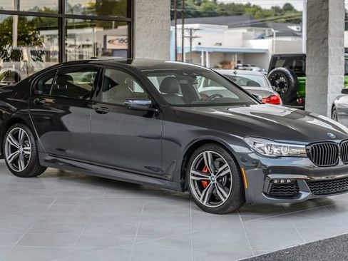 Used 2019 BMW 740i w/ M Sport Package RWD image 4