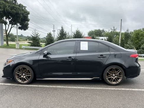 Used 2022 Toyota Corolla SE FWD image 2