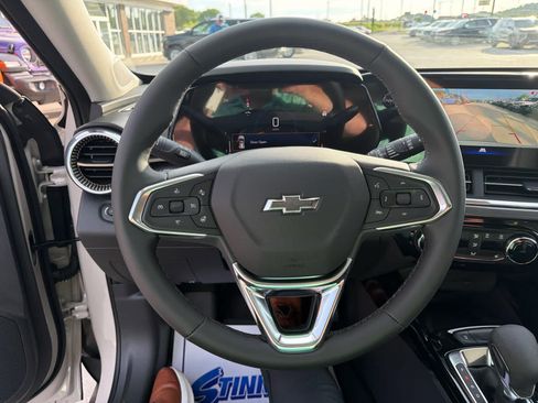 New 2026 Chevrolet Trax ACTIV w/ Sunroof Package FWD image 16