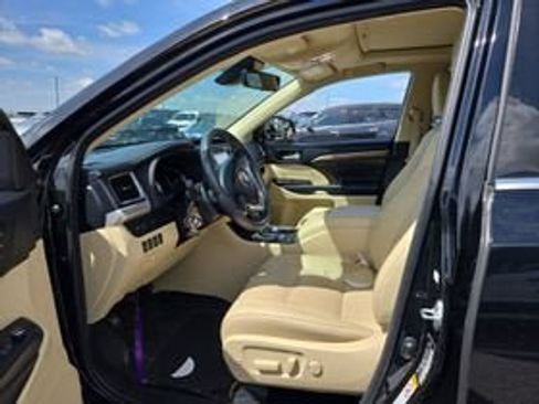 Used 2017 Toyota Highlander Limited AWD/4WD image 7