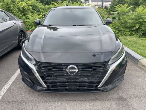 Used 2023 Nissan Altima 2.5 SV FWD image 2