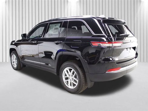 New 2025 Jeep Grand Cherokee Laredo w/ Luxury Tech Group I image 5