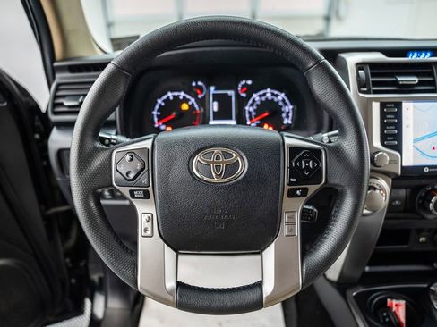 Certified 2022 Toyota 4Runner SR5 AWD/4WD image 31