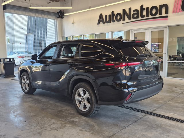 Used 2024 Toyota Highlander LE FWD image 6