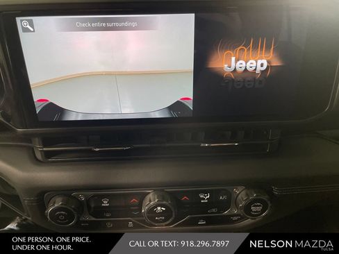 Used 2025 Jeep Gladiator Rubicon AWD/4WD image 26