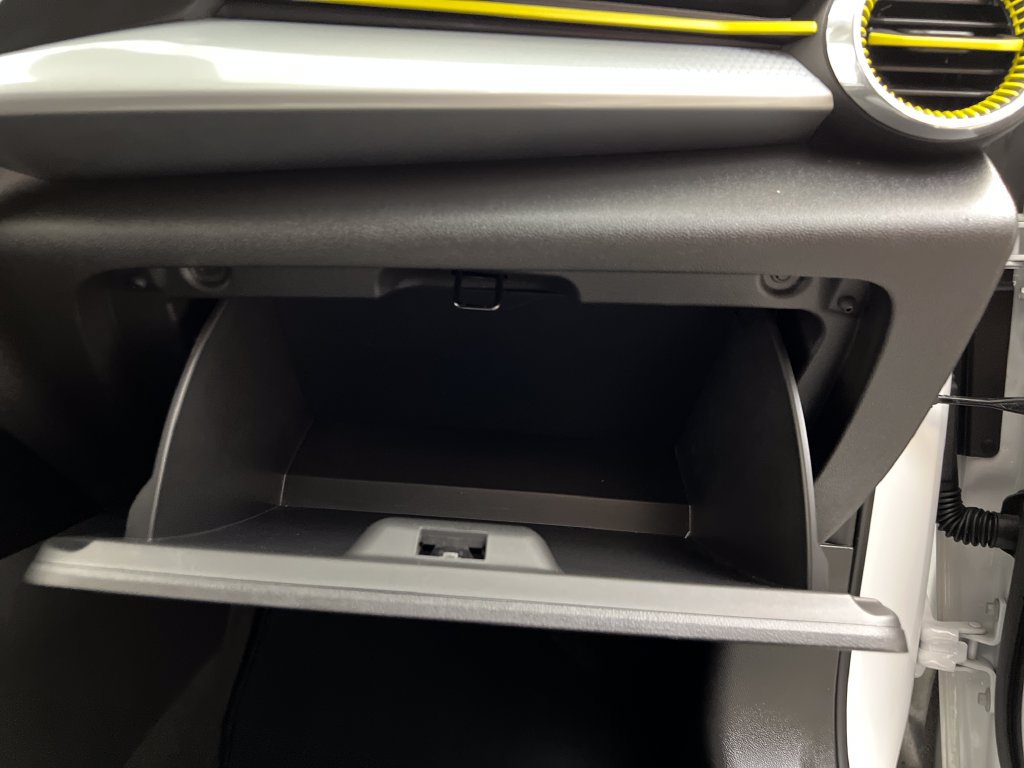 Used 2025 Chevrolet Trax LT FWD image 32