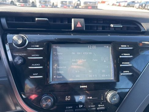 Used 2020 Toyota Camry SE image 23