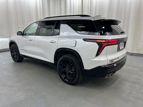Used 2025 Chevrolet Traverse RS image 4