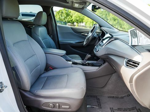 Used 2018 Chevrolet Malibu Premier w/ Premier Sun and Wheel Package FWD image 16