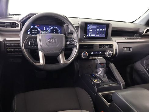 Used 2025 Toyota Tacoma TRD Off-Road image 2