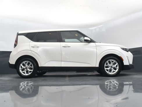 Used 2023 Kia Soul LX w/ LX Technology Package image 34