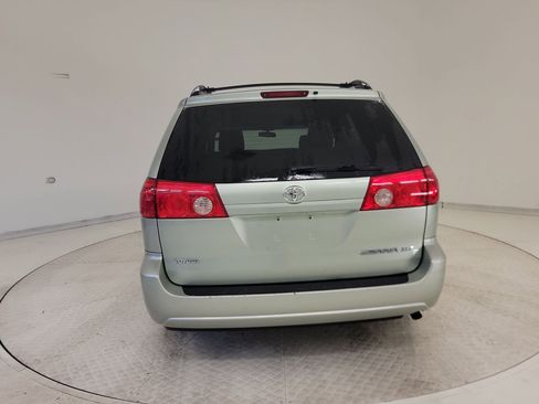 Used 2007 Toyota Sienna XLE image 8