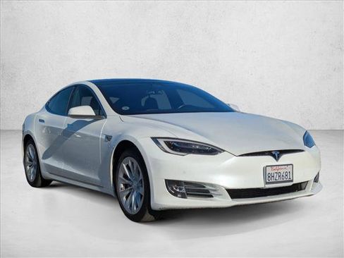 Used 2018 Tesla Model S 75D image 3