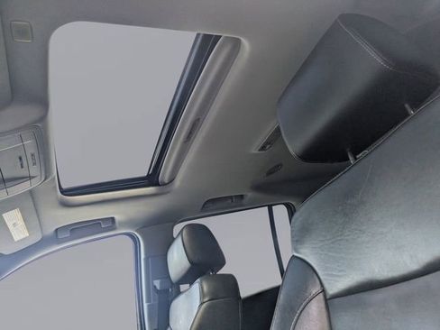 Used 2020 Chevrolet Suburban LT image 22