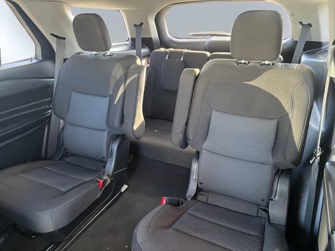 Used 2022 Ford Explorer XLT image 19