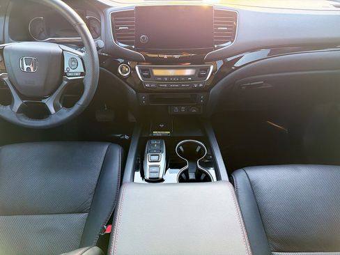 Used 2025 Honda Passport Black Edition image 18