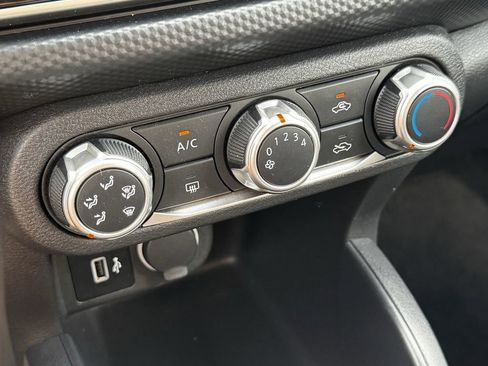 Used 2021 Nissan Kicks S image 19