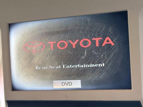 Used 2004 Toyota Land Cruiser image 26