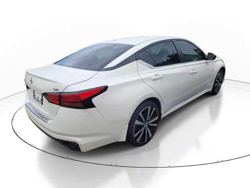 Used 2021 Nissan Altima 2.5 SR w/ SR Premium Package FWD image 7