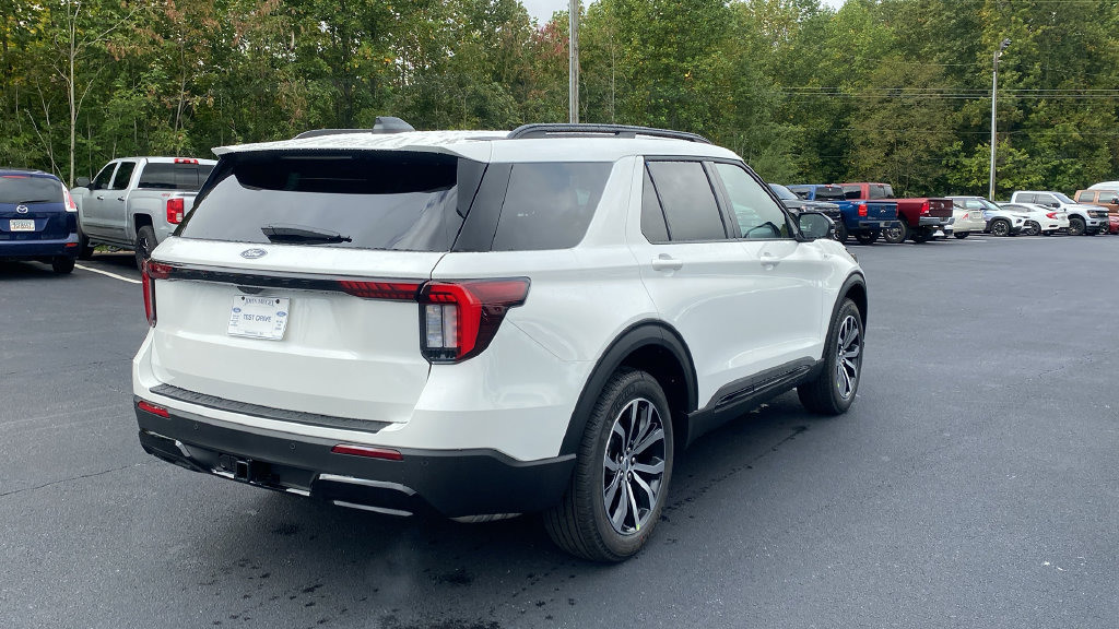 New 2027 Ford Explorer ST-Line AWD/4WD image 5