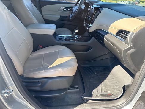 Used 2023 Chevrolet Traverse LS FWD image 23