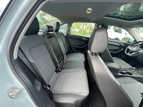 Used 2025 Volkswagen Jetta SE w/ Sunroof Package FWD image 27