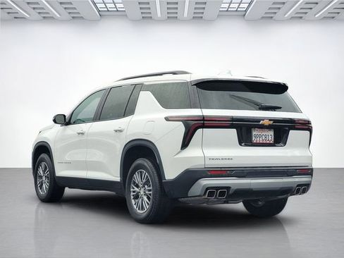Used 2025 Chevrolet Traverse LT FWD image 6