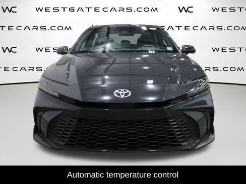 Used 2025 Toyota Camry SE image 4
