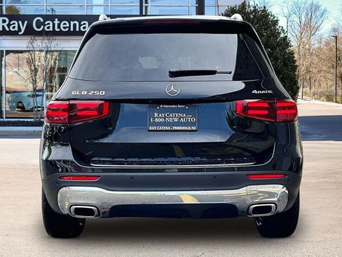 Used 2026 Mercedes-Benz GLB 250 4MATIC image 4