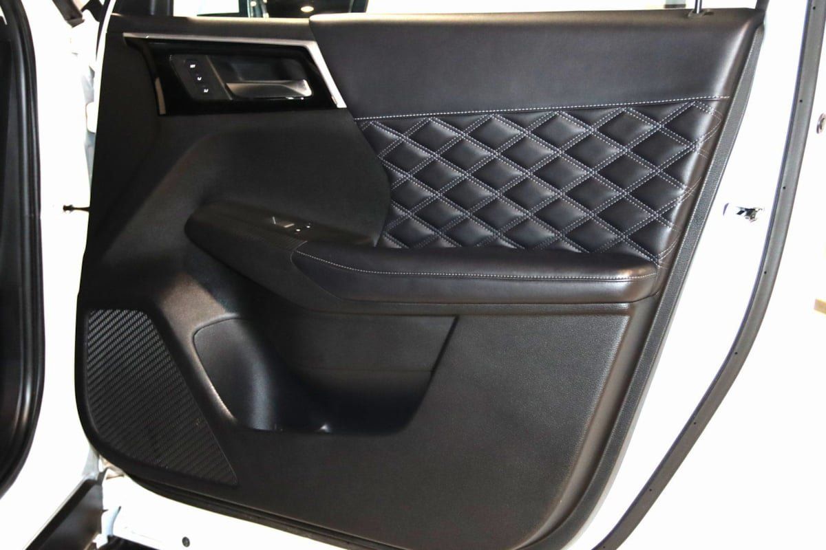 Used 2024 Mitsubishi Outlander 4WD Plug-In Hybrid image 57