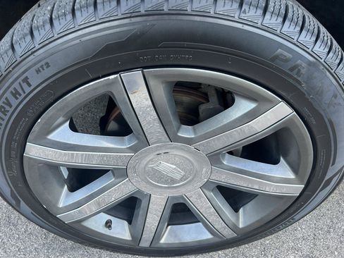 Used 2016 Cadillac Escalade Premium RWD image 2