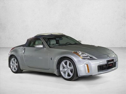 Used 2005 Nissan 350Z Touring image 3